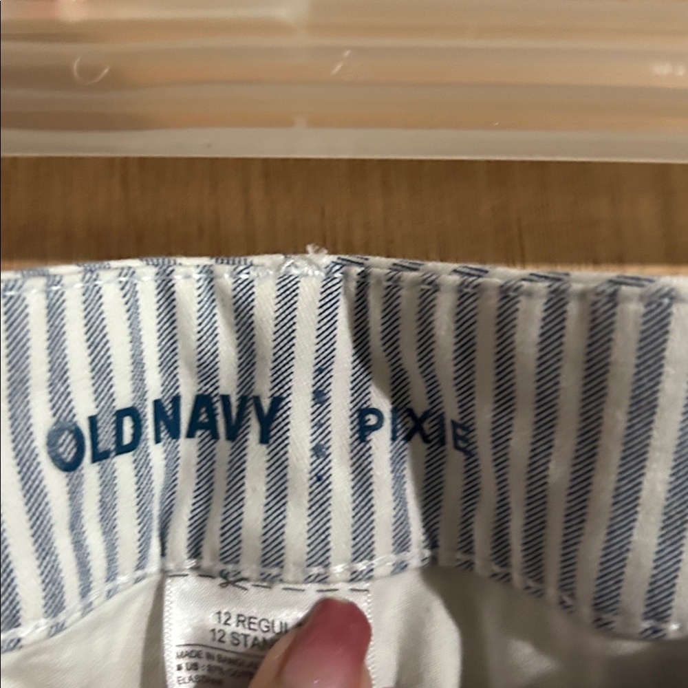 Old Navy Blue and White Striped Women’s Pants - Picture 2 of 6